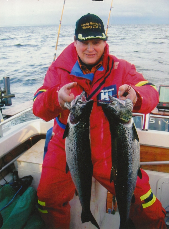 Raimo Piiroinenkin sai Äänisestä lohia.jpg