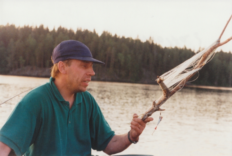 Kalastustarvikeliikkeen johtaja Ari Miettiseltä unohtui kalastusvälineet Suomeen, mutta ei huolta.jpg